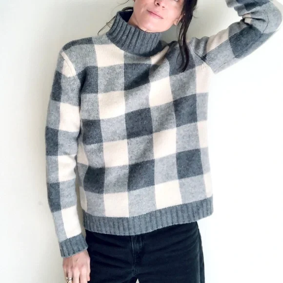 100% lambswool gray gingham sweater - Picture 8 of 14